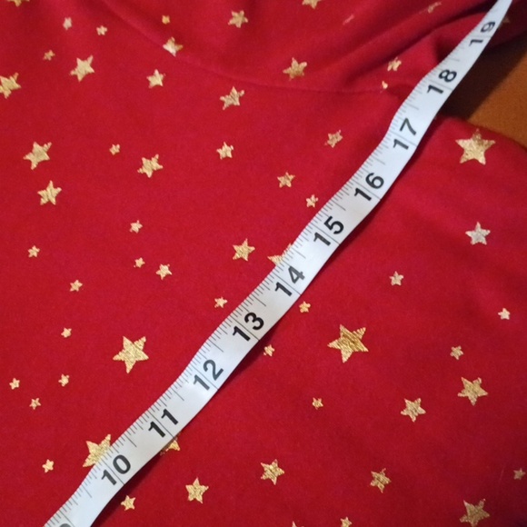 💙🌺Time and Tru Red and Gold Long Sleeve Tee - Picture 3 of 6